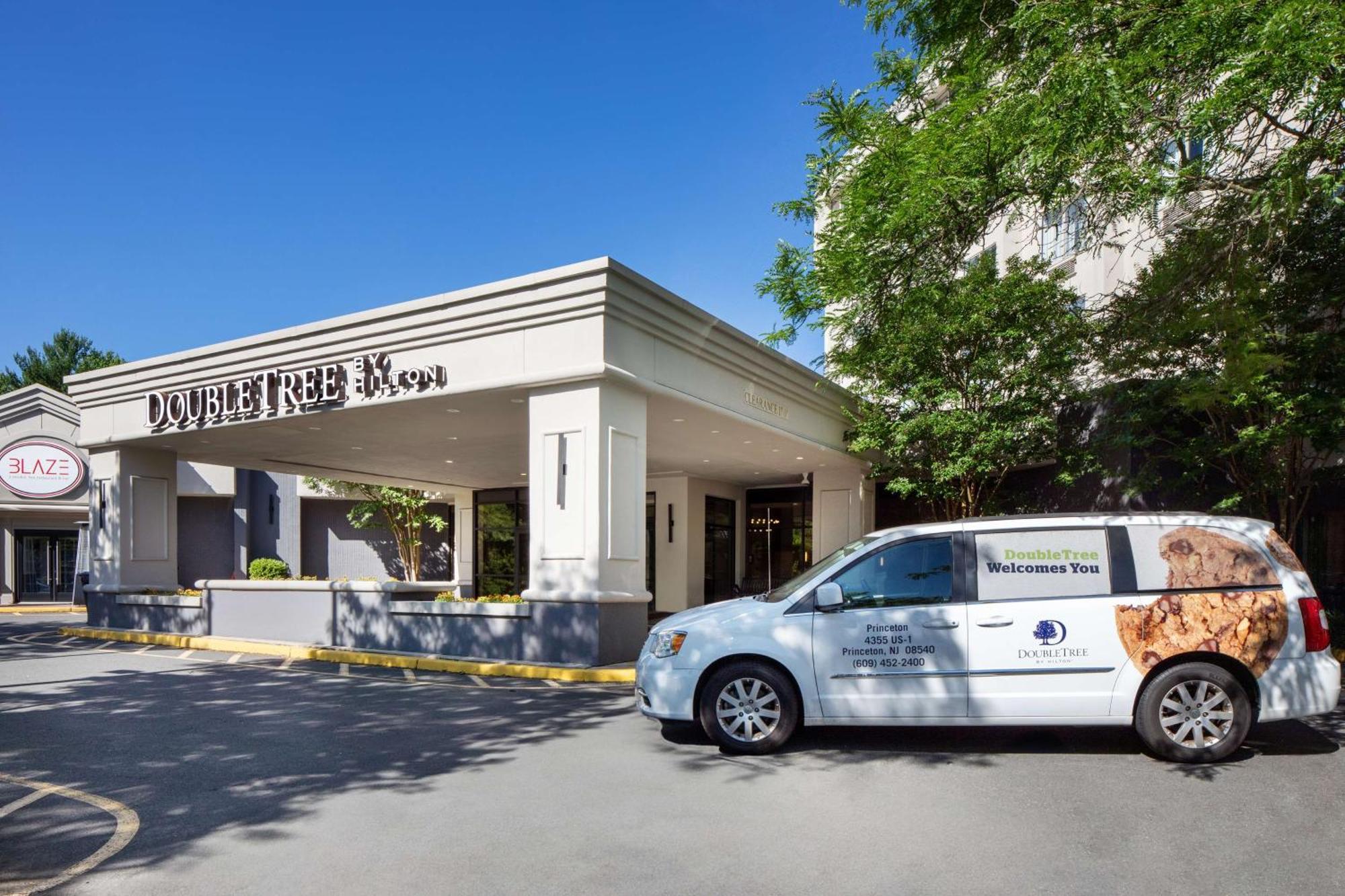 Doubletree By Hilton Princeton Bagian luar foto